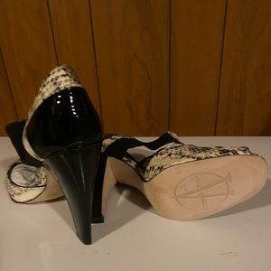 Women’s Vince Camuto Snakeskin Strappys Sz 11
